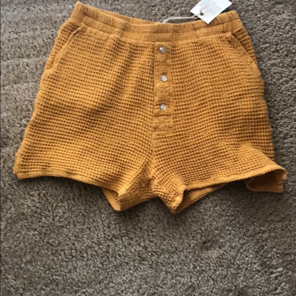 NWT DONNI. Waffle Henley Short size small